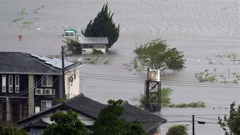 Typhoon lashes Japan with torrential rain, strong winds on slow .